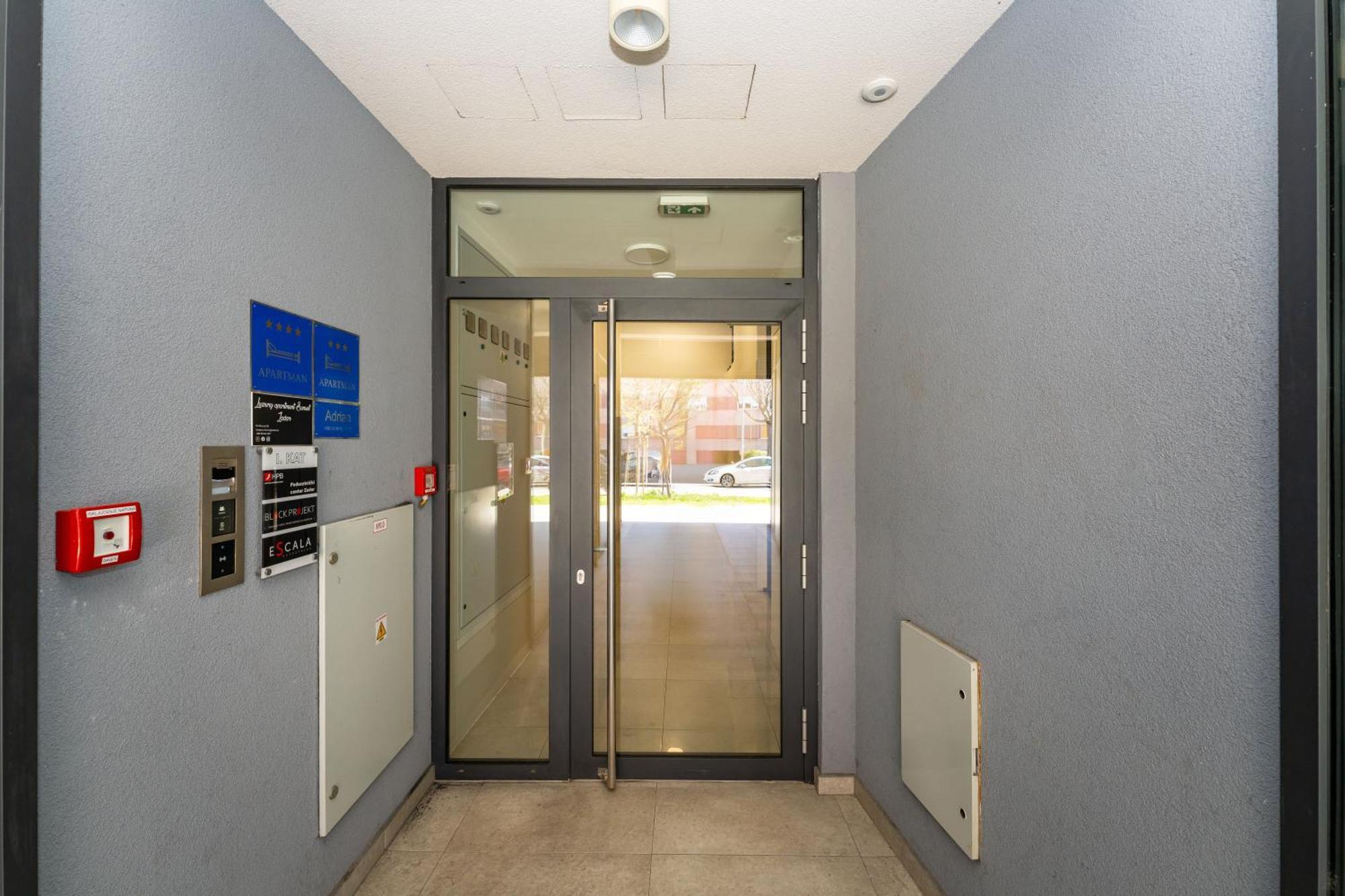 D-Apartment - With Garage And Balcony زادار المظهر الخارجي الصورة